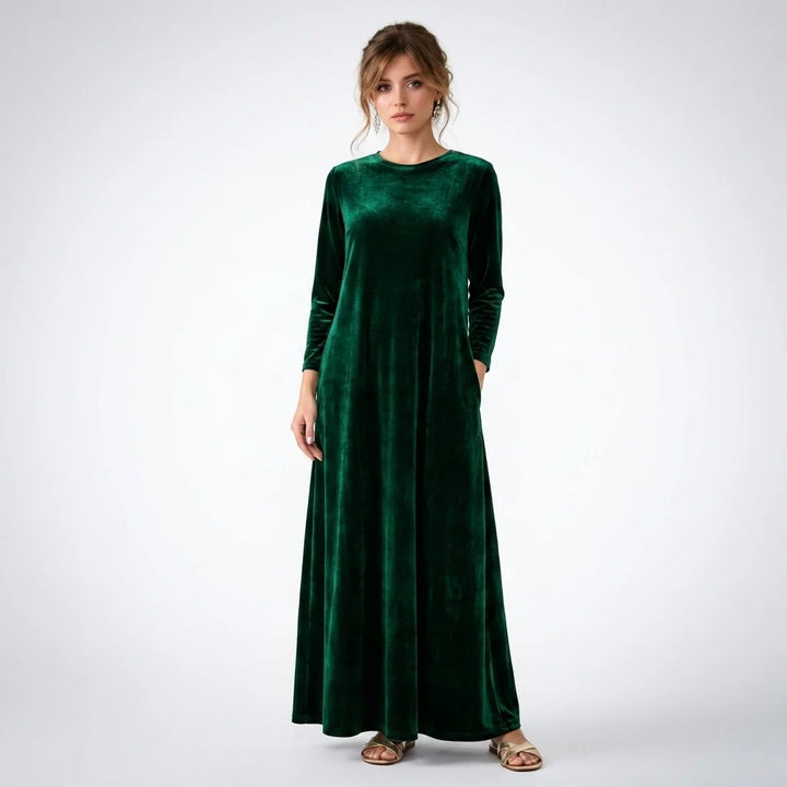 Elegancka sukienka maxi z aksamitu w kolorze bordowym, widok z boku