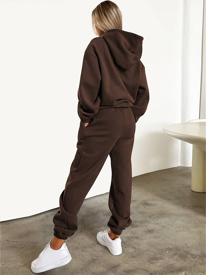 Zestaw dresowy damski z bluzą oversize i spodniami joggerami w sportowym stylu