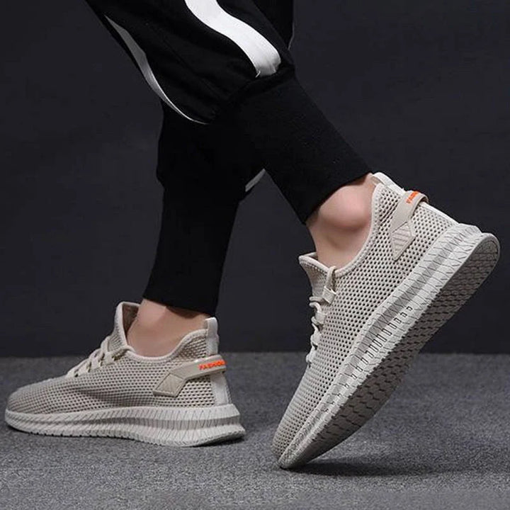 Sneakersy męskie oddychające w neutralnym kolorze z elastycznym sznurowaniem i wygodnym krojem