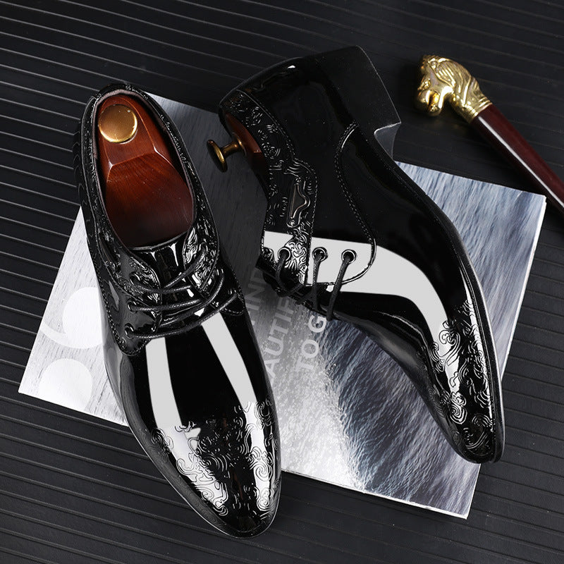 Eleganckie męskie buty derby z lakierowanym wykończeniem i ozdobnym tłoczeniem widok całości