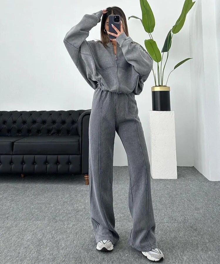 Damski dres polarowy oversize w szarym kolorze – bluza z zamkiem i szerokie spodnie w luźnym kroju