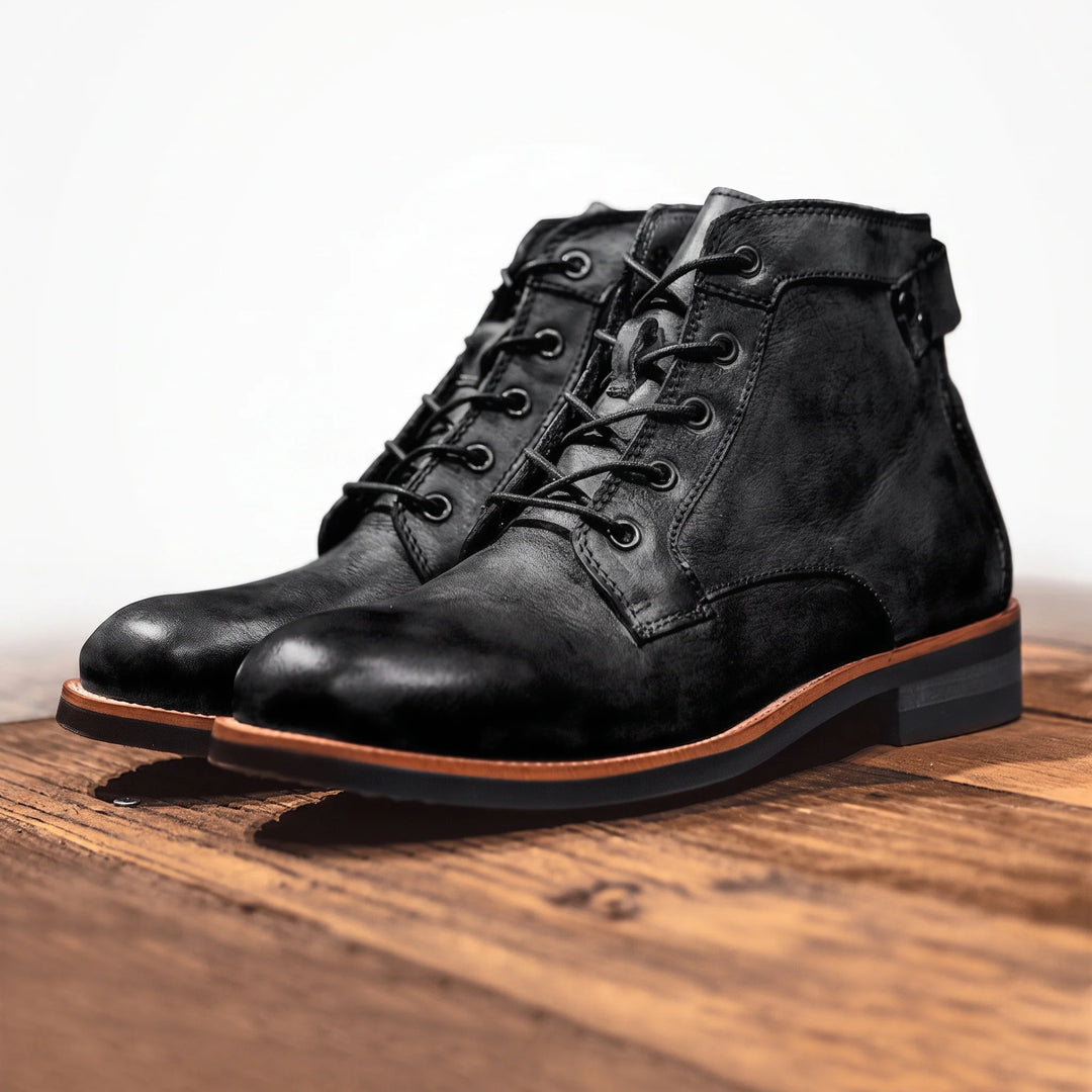 Męskie botki sznurowane za kostkę z gładką powierzchnią i klasycznym designem