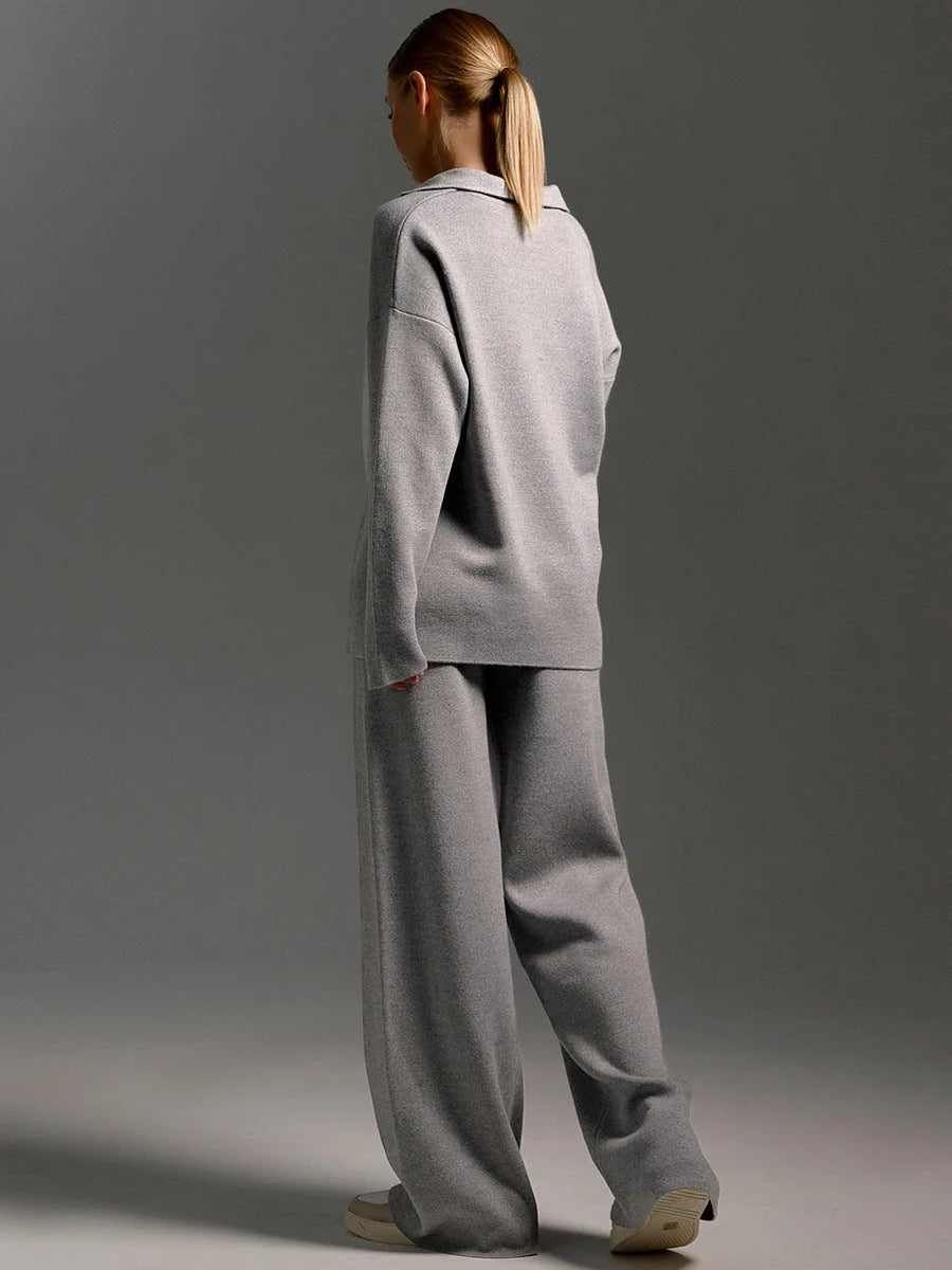 Damski komplet dresowy oversize z szerokimi spodniami w beżu – minimalistyczny design