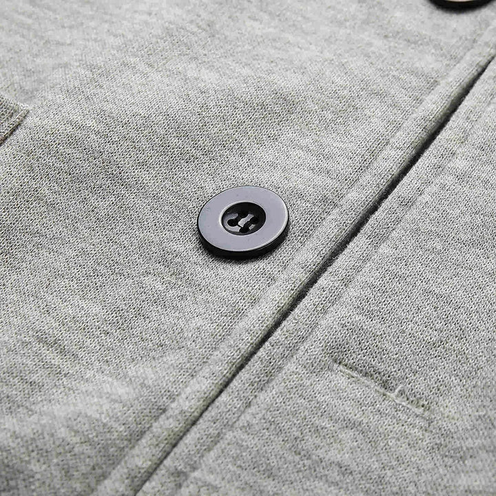 Casual męska marynarka w fasonie regular fit, prezentowana na mężczyźnie