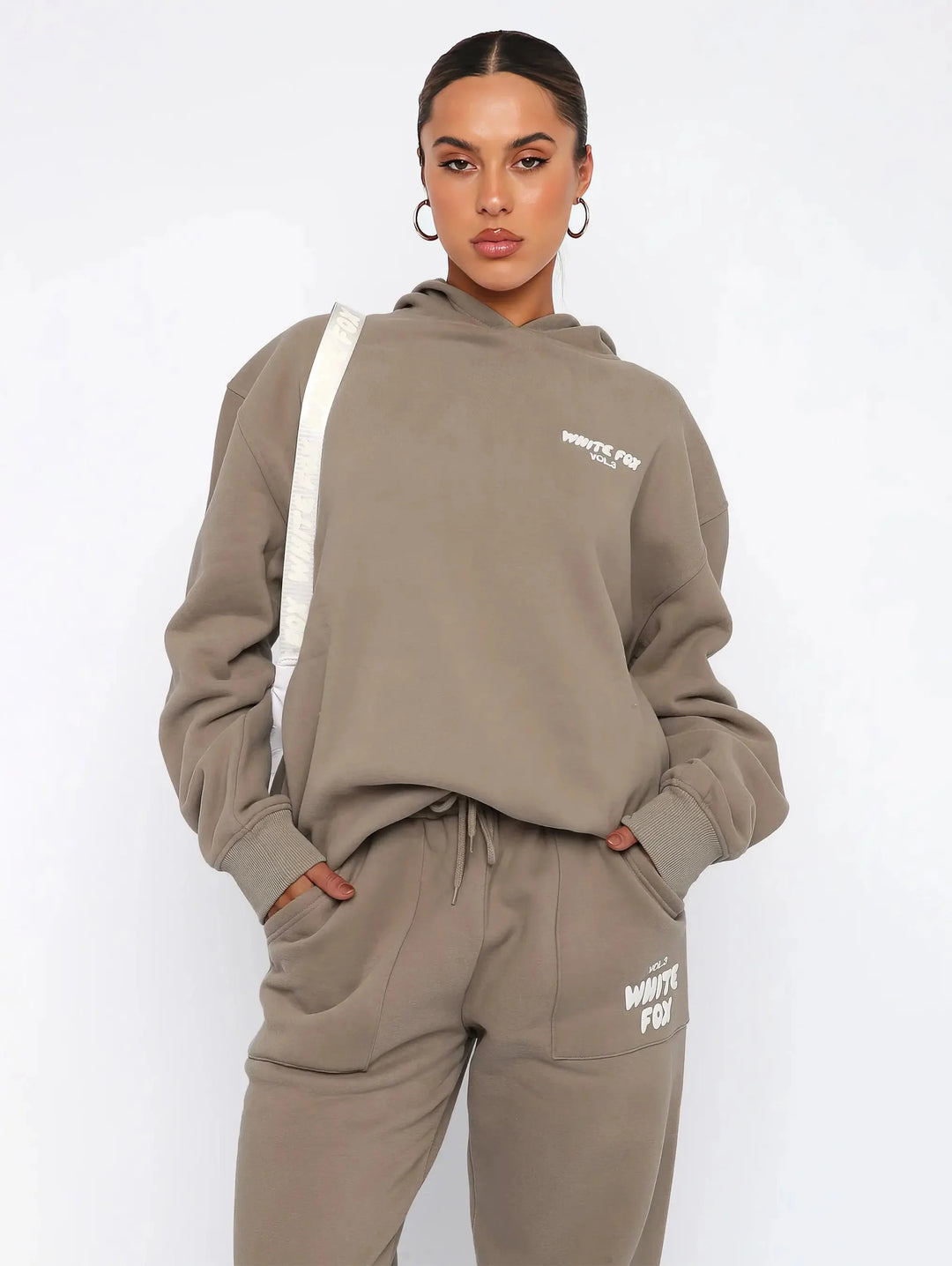 Damski dres oversize w ciemnoszarym kolorze z elastycznym pasem w spodniach