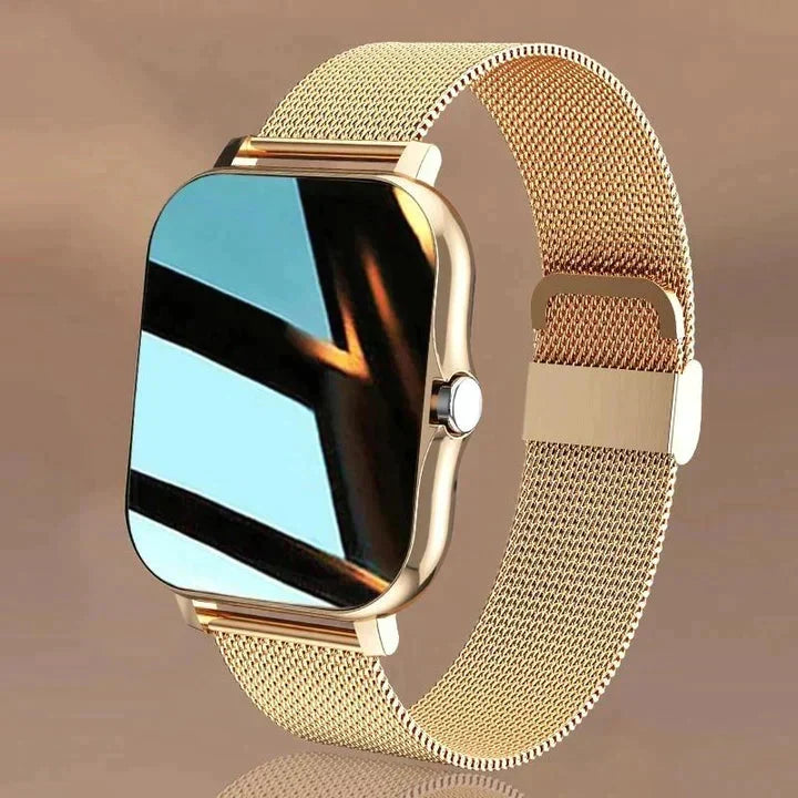 Smartwatch Z Monitorem Tętna, SpO₂, Aktywności I Powiadomieniami Bluetooth w złotej obudowie z paskiem mesh na beżowym tle