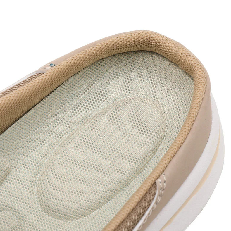 Zbliżenie na tekstylny materiał wierzchni klapek męskich slip-on
