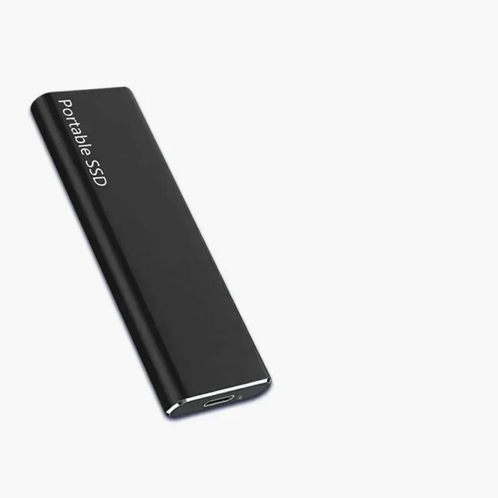 Czarny zewnętrzny dysk SSD 4TB z aluminiową obudową i interfejsem USB Type-C na jasnym tle