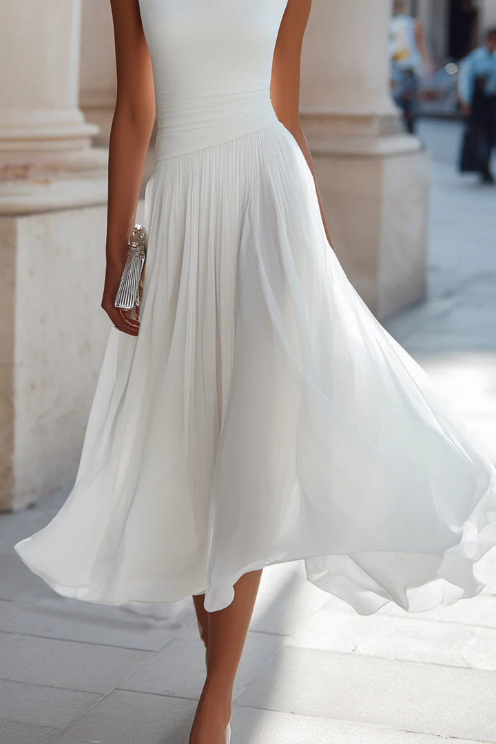 Sukienka weselna midi z plisowaną spódnicą i drapowanym dekoltem w białym kolorze
