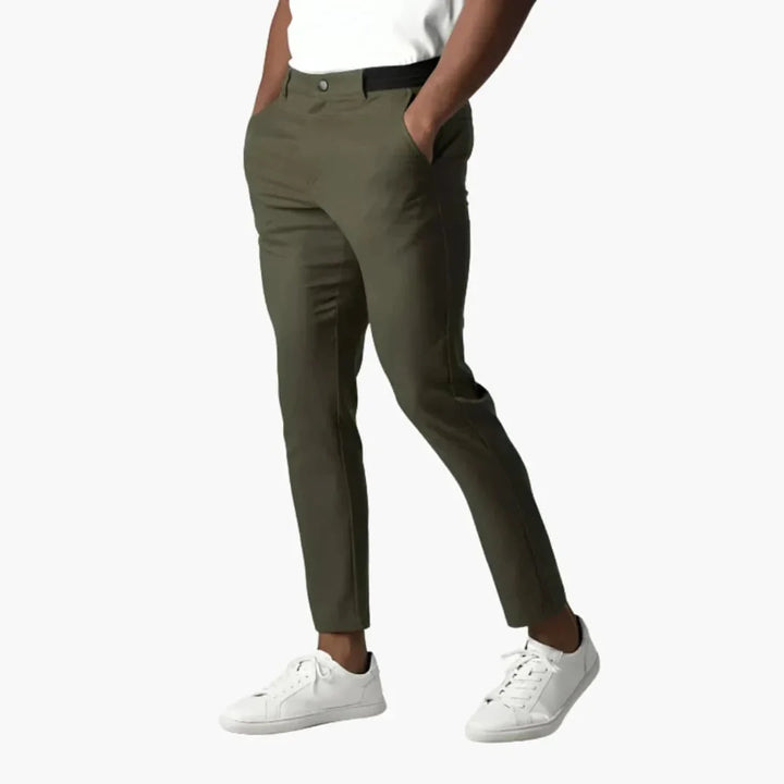 Czarne spodnie męskie slim fit z elastyczną tkaniną i smukłą nogawką do kostki