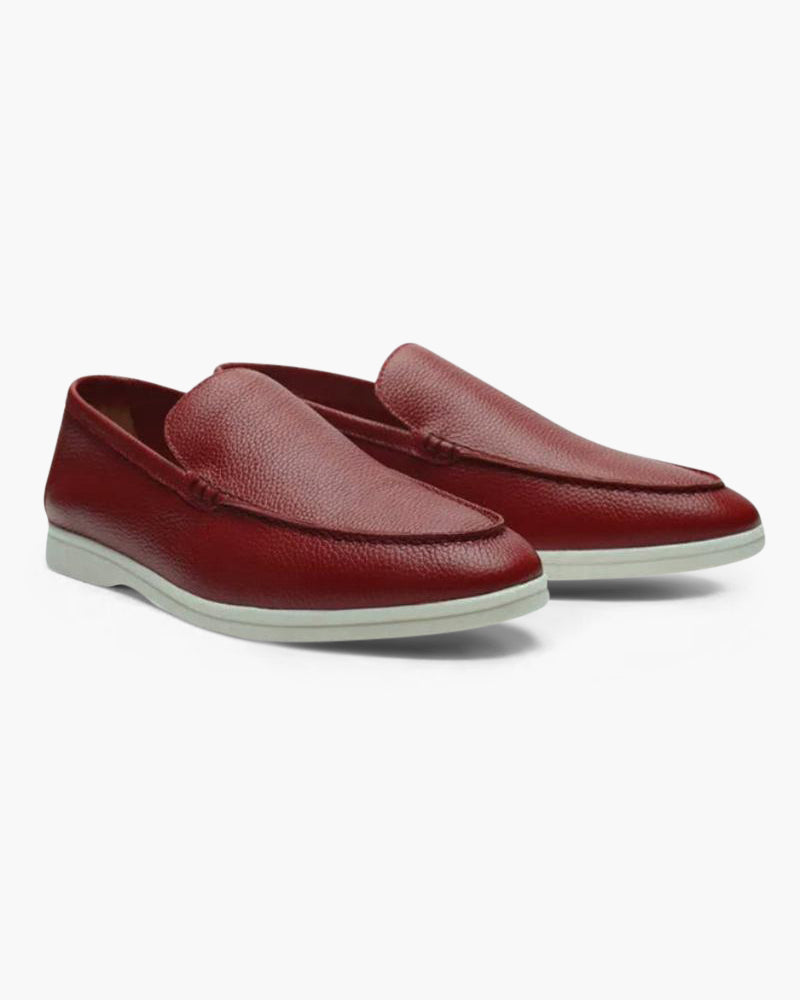 Wnętrze mokasyn męskich slip on z czarną wyściółką i wkładką