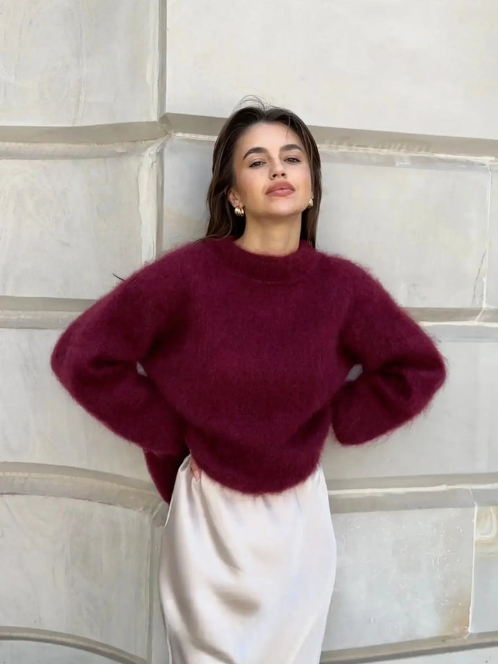 Sweter damski mohair oversized w kolorze burgund z puszystą fakturą i długim rękawem