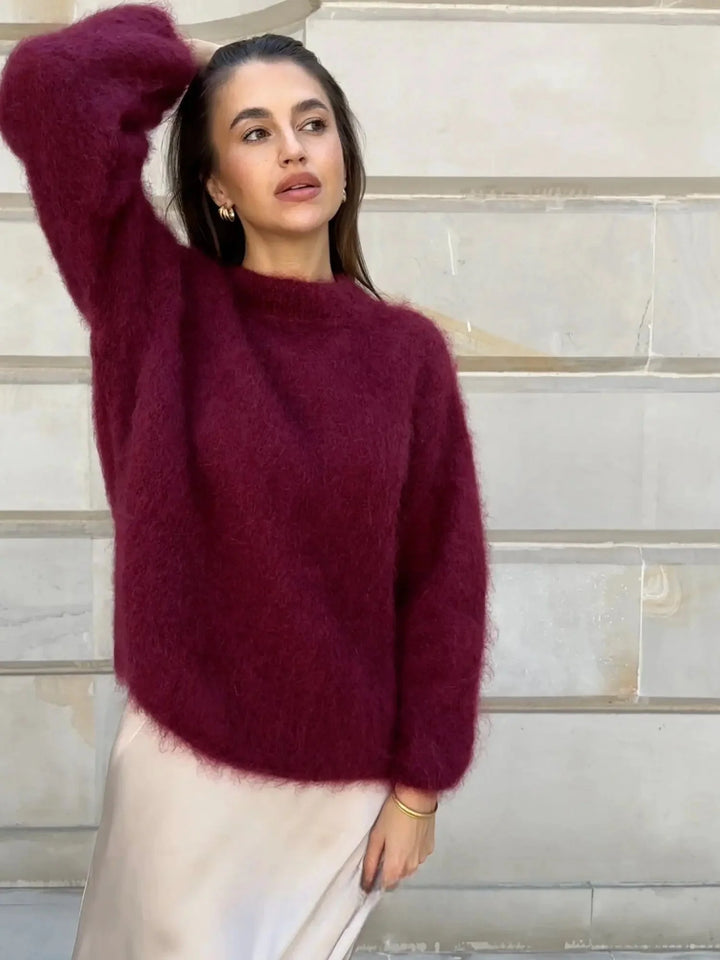 Sweter damski mohair w kolorze szarym z okrągłym dekoltem i oversized krojem
