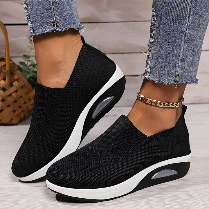 Lekkie buty damskie slip-on z platformą i teksturowanym bieżnikiem