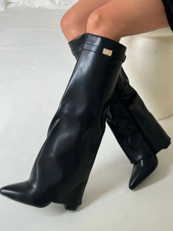 Buty zimowe damskie w czarnym kolorze, uniwersalny model do różnych stylizacji