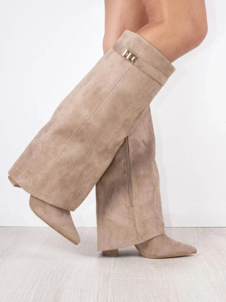 Buty zimowe damskie z klasycznym fasonem, idealne do codziennych i eleganckich zestawów