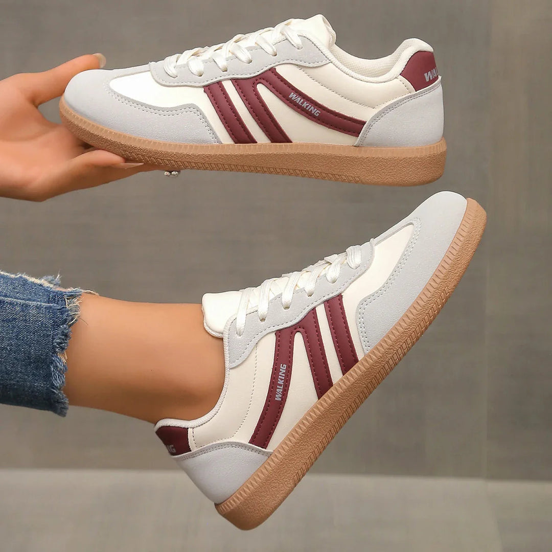 Sneakersy Damskie Niskie z płaską podeszwą i kontrastowymi paskami, pełny widok na obuwie w casualowej stylizacji