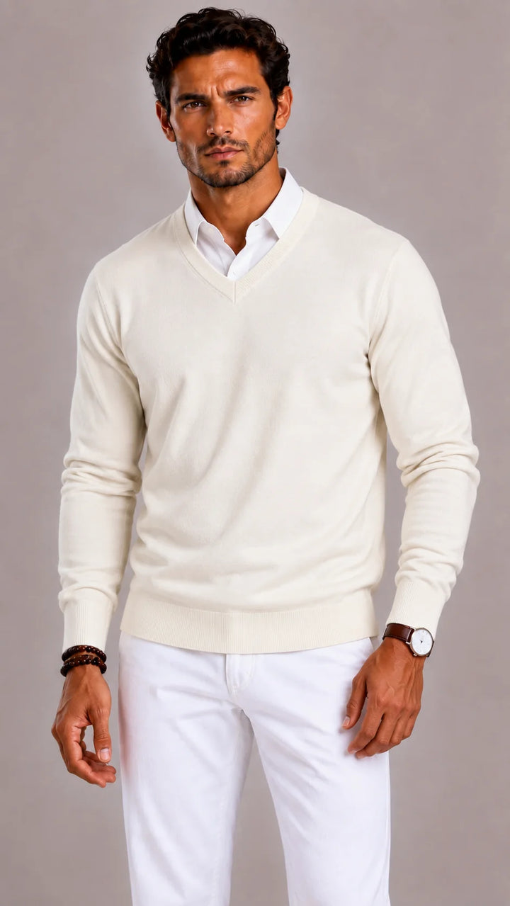 Sweter męski z dekoltem V w kolorze kremowym, dopasowany krój slim fit z długimi rękawami