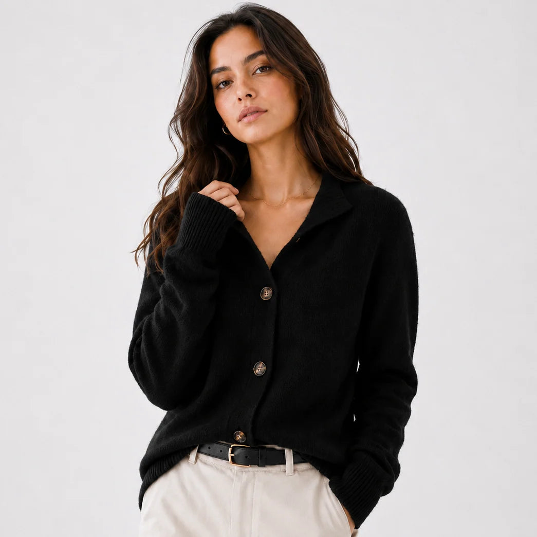 Sweter damski z prążkowanymi mankietami, elegancki fason z dzianiny