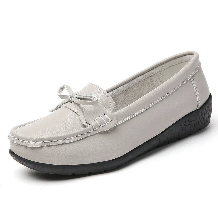 Para szarych mokasyn wsuwanych damskich z ortopedyczną wkładką i wygodnym krojem slip-on