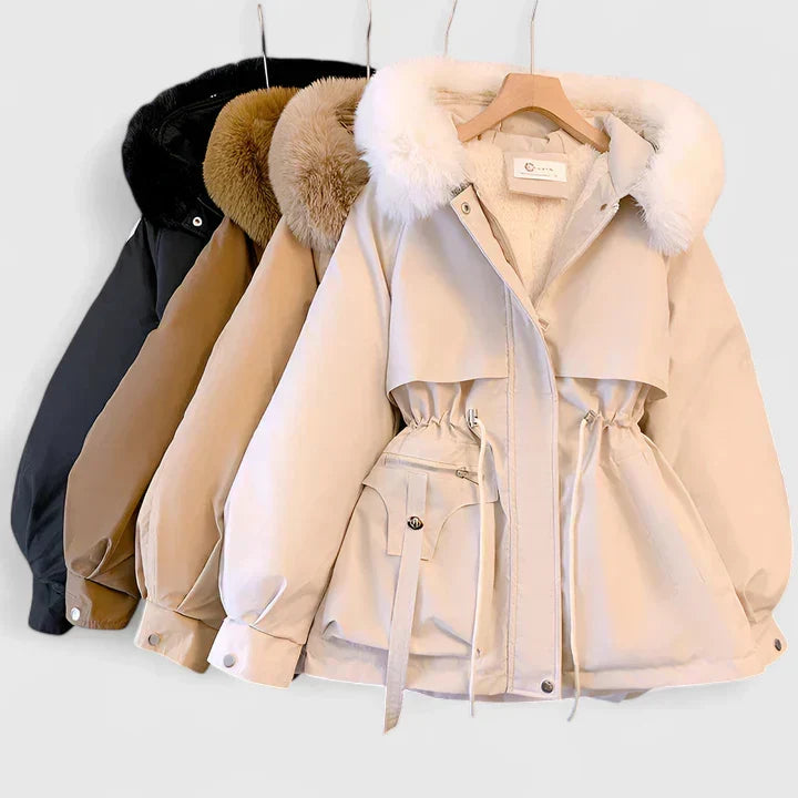 Zimowa kurtka damska z białym futerkiem i strukturalną tkaniną chroniącą przed wiatrem