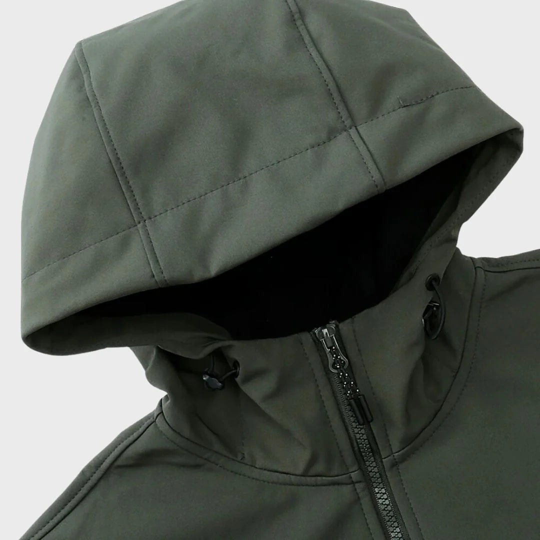 Beżowa kurtka softshell męska z czarną podszewką i wieloma kieszeniami funkcjonalnymi