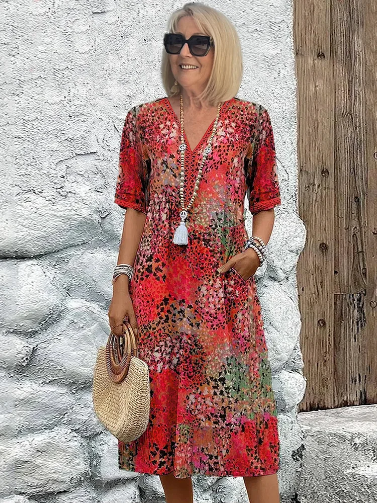 Sukienka Midi Elegancka Kolorowa z wzorzystym nadrukiem w odcieniach czerwieni i różu z dekoltem w serek