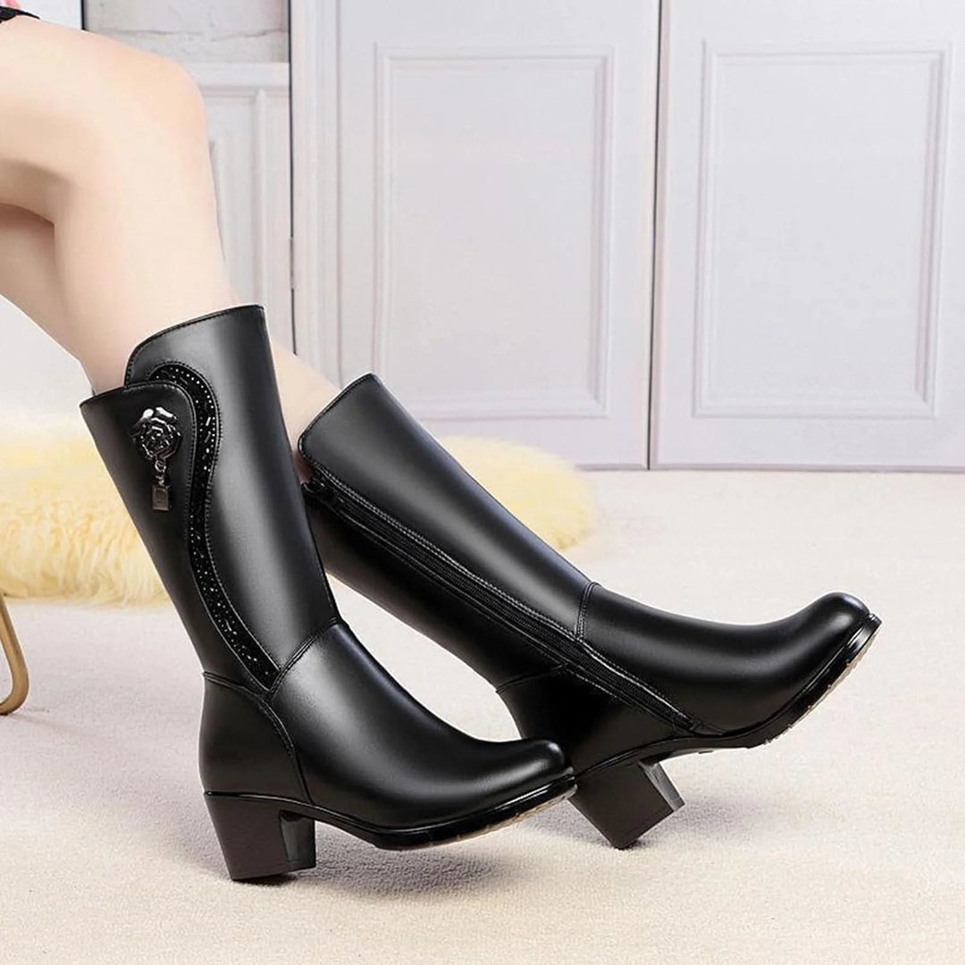 Buty zimowe Cassidy z cholewką do połowy łydki i stabilną podeszwą na słupku dla kobiet