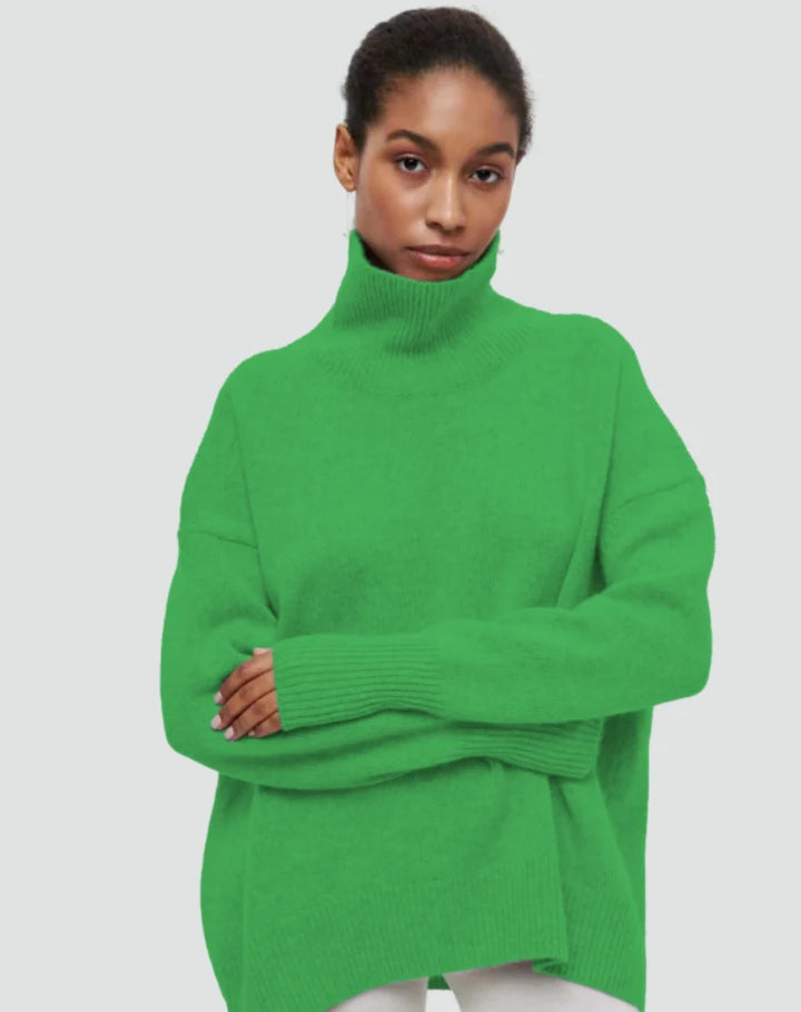 Sweter damski golf oversize w kolorze białym z miękkiej dzianiny