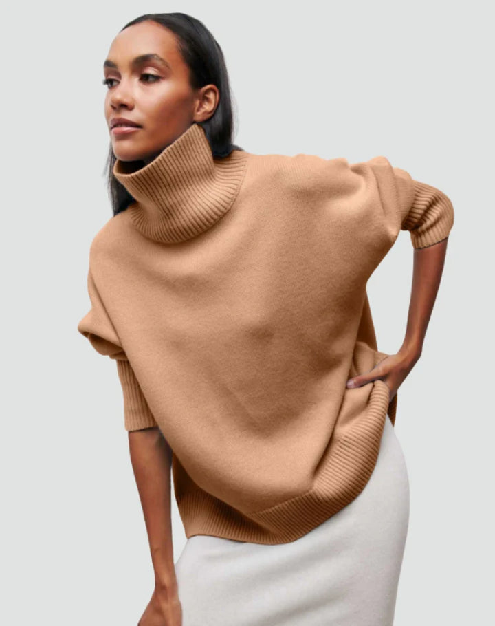 Sweter damski golf oversize w kremowym kolorze z długimi rękawami