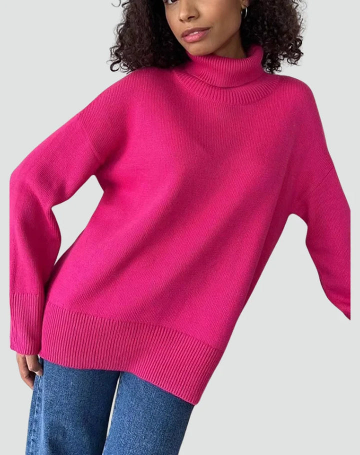 Sweter damski golf w kolorze kremowym z wysokim kołnierzem i oversizowym krojem
