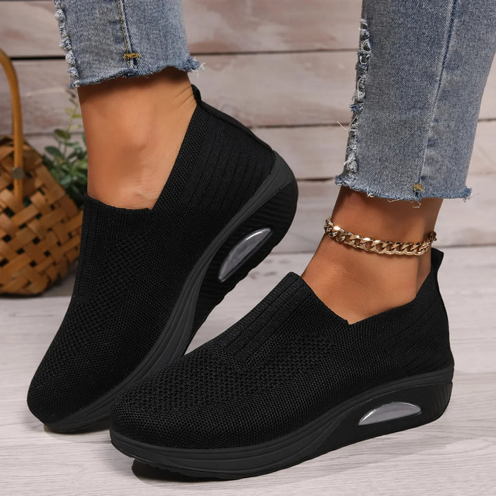 Buty Ortopedyczne Damskie Z Arch Support – Amortyzujące, Wygodne, Idealne Do Codziennego Użytku w kolorze czarnym z widoczną podeszwą amortyzującą