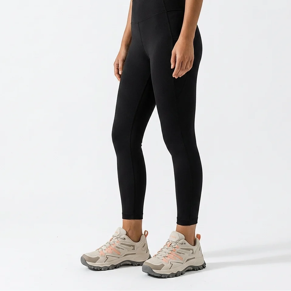 Sportowe buty trekkingowe damskie z boku pokazujące solidną konstrukcję i nowoczesny design outdoor
