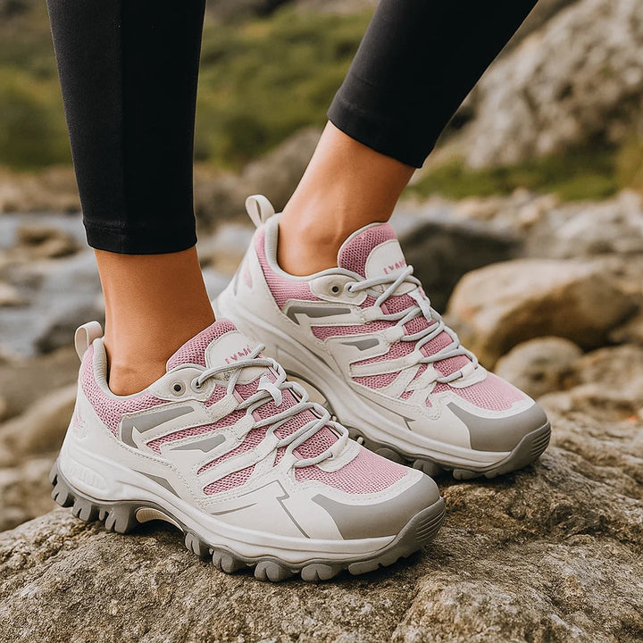 Sportowe buty trekkingowe damskie w beżowych i brzoskwiniowych odcieniach z funkcjonalną konstrukcją