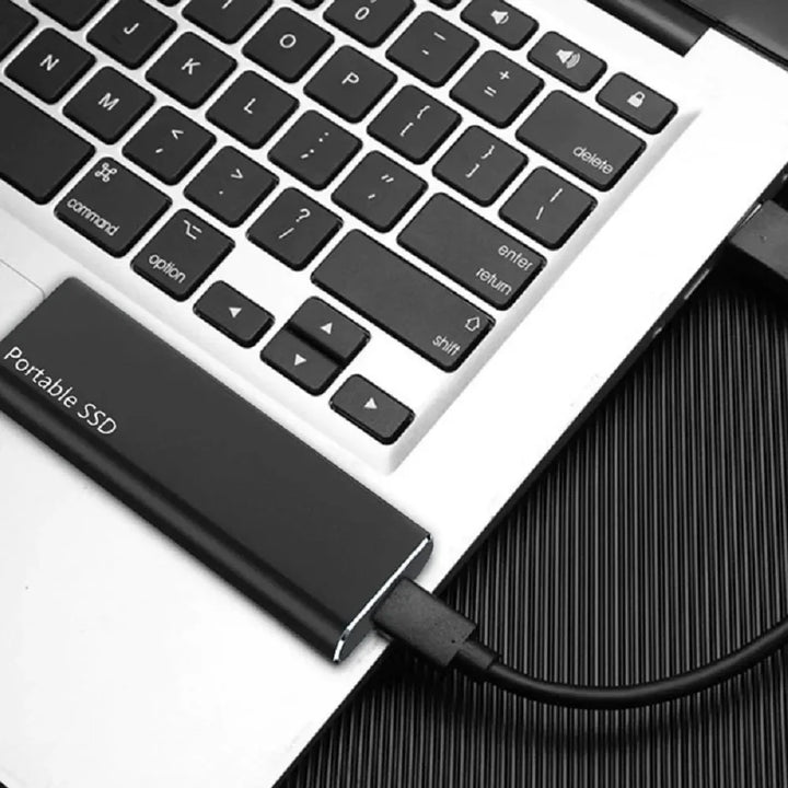 Zewnętrzny dysk 4 TB USB-C z wzmocnioną smukłą obudową do codziennego użytku