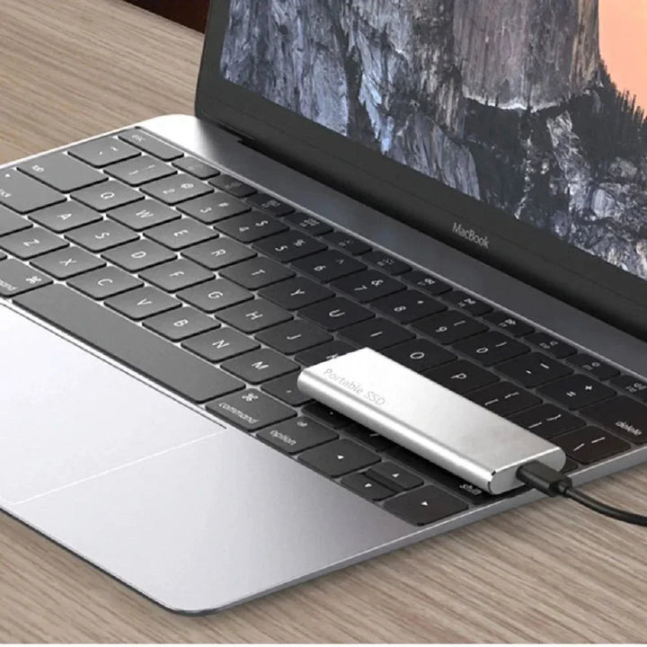 Zewnętrzny dysk 4 TB USB-C ze złączem Type-C gotowy do podłączenia