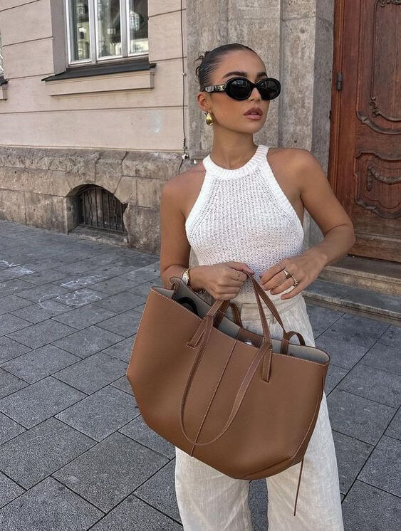 Pojemna torba damska tote z strukturalnym wykończeniem i wygodnymi paskami
