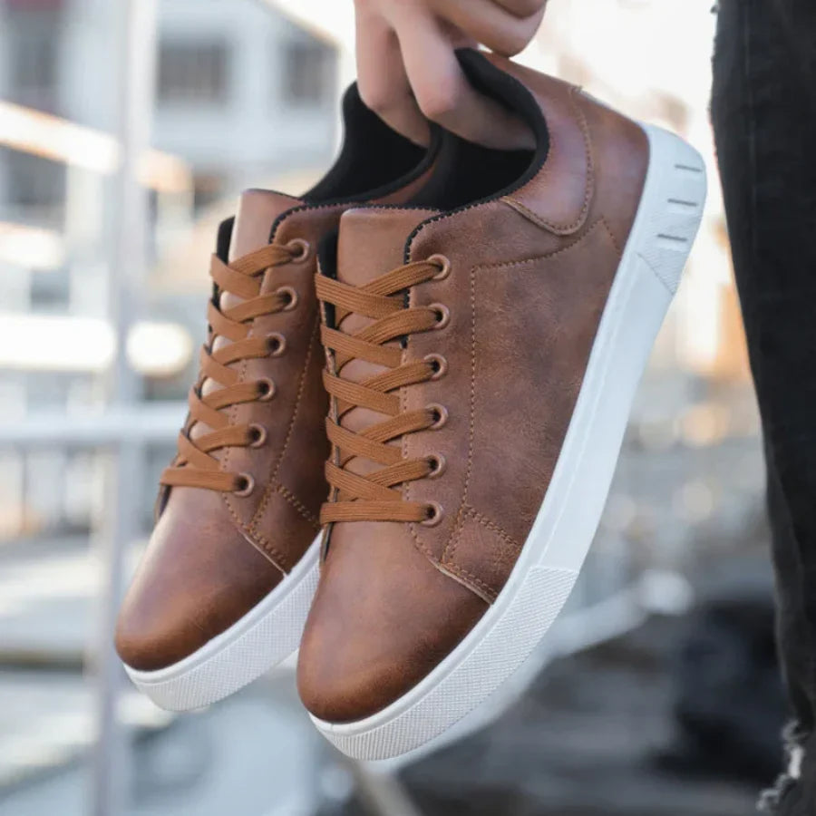 Sneakersy męskie sznurowane minimalistyczne z czarną cholewką szczegół sznurowania