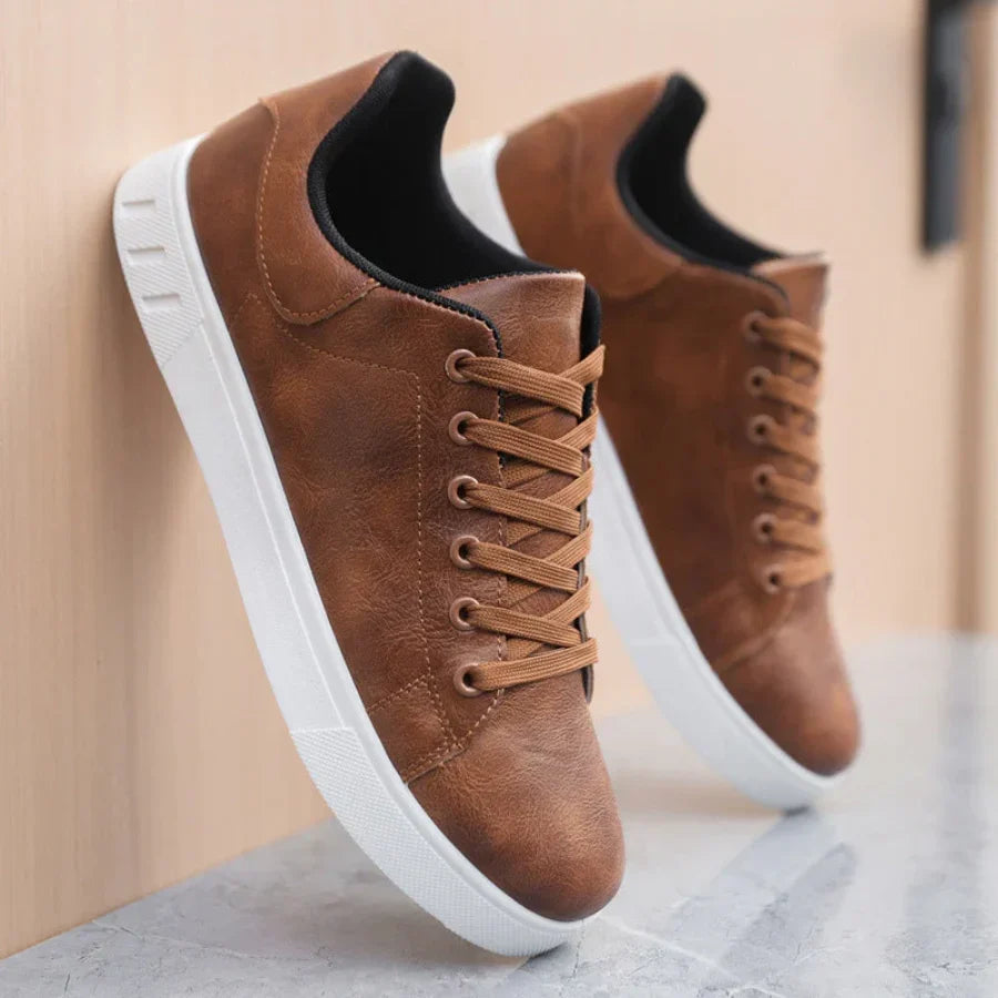 Sneakersy męskie sznurowane minimalistyczne z czarną cholewką widok podeszwy