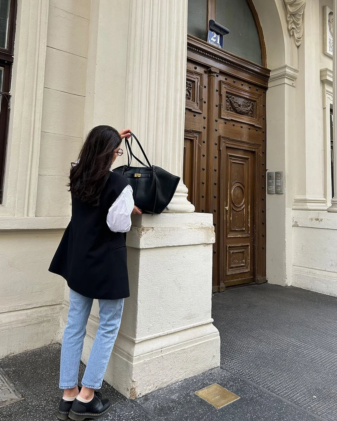 Czarna torba shopper damska w zestawieniu z innymi wariantami kolorystycznymi