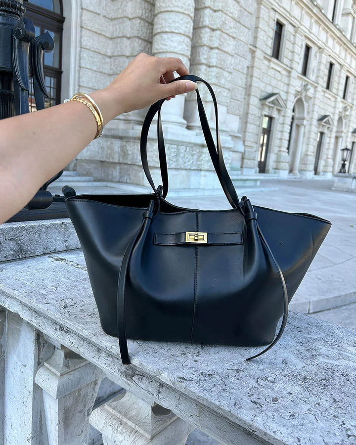 Detal bocznego wiązania i strukturalnego materiału torby shopper damskiej