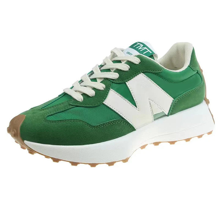 Zielone sneakersy damskie z białymi detalami i trwałą podeszwą z dobrą przyczepnością